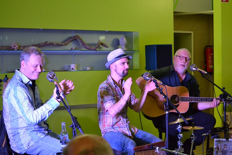 Foto: Carlini, Dodo Leo & Martin beim Auftritt in Bad Meinberg