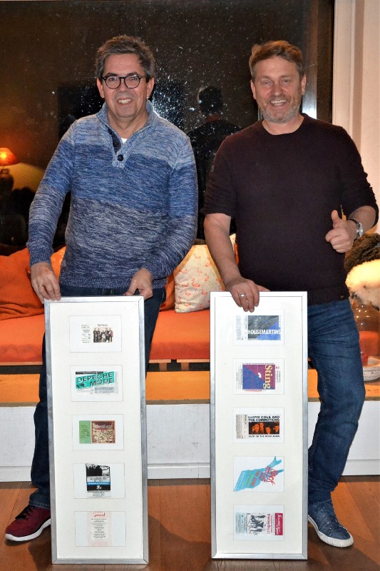 Die wertvollsten Konzerttickets sind sogar hinter Glas. Christian Fecke (r.) und Ralf Grote plaudern im "Muckenalarm Talk". Foto: Die wertvollsten Konzerttickets sind sogar hinter Glas. Christian Fecke (r.) und Ralf Grote plaudern im "Muckenalarm Talk".