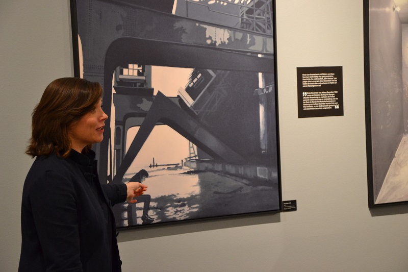 Foto: Stefanie Hempel führte mit launischen Geschichten und Fakten und Musik durch die Ausstellung.