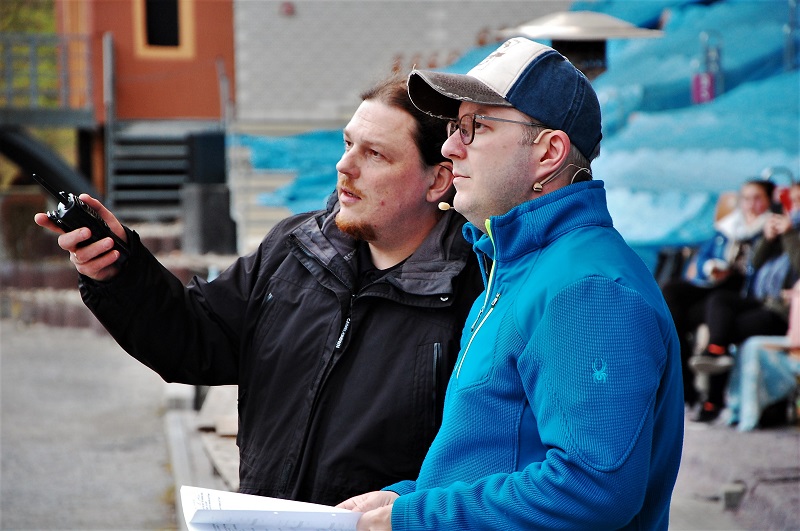 Foto: Dominik Lemke (l.) und Marc Dreesbach bringen den "Shrek" in den Heessener Wald