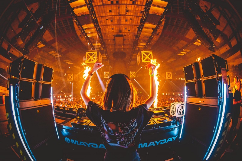 Headliner Amelie Lens begeisterte die Massen in der Arena bei ihrem Mayday-Debüt Foto: Headliner Amelie Lens begeisterte die Massen in der Arena bei ihrem Mayday-Debüt