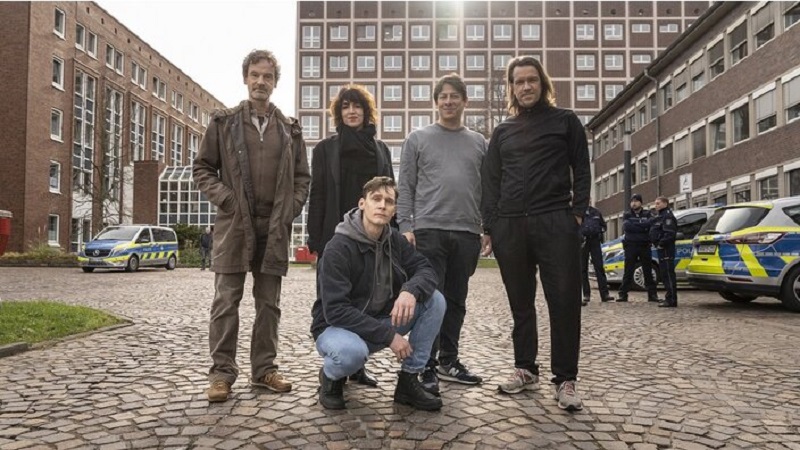 Foto: (v.l.) Peter Faber (Jörg Hartmann), Lucia Staubach (Produzentin Bavaria Fiction), Sebastian Ko (Regie), Andreas Köhler (Kamera), Jan Pawlak (Rick Okon) (Foto: © WDR/Thomas Kost)