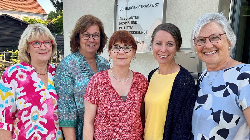 Foto: Anprechpartnerinnen: Ina Kasten-Kisling, Sylvie Blätgen, Judith Schwieters, Nicole Burda, Gabriele Gauch (Koordinatorinnen des Ambulanten Hospiz- und Palliativberatungsdienstes)