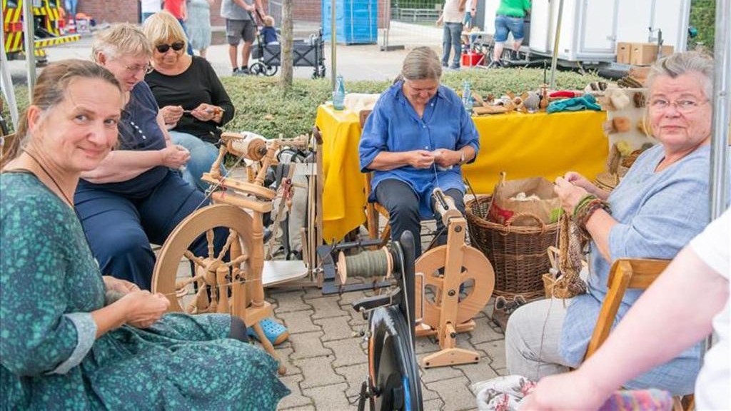 Foto: „Märchenhafte Spinnereien“ im Brokhof (Foto: Heimatverein Heessen)