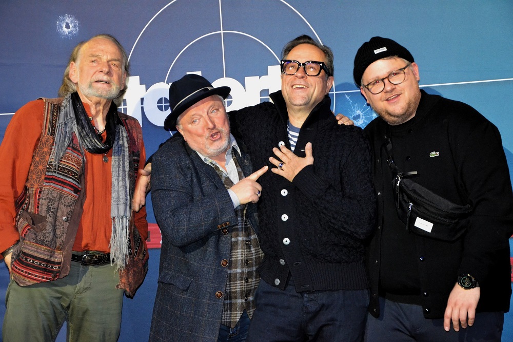 Foto: (v.l.) Claus Clausnitzer, Axel Prahl, Jan Josef Liefers, Björn Meyer