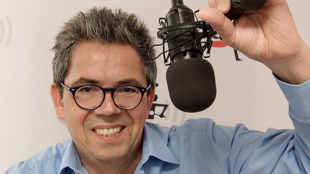 Foto: Ralf Grote moderiert die RRH-Facebook-Charts