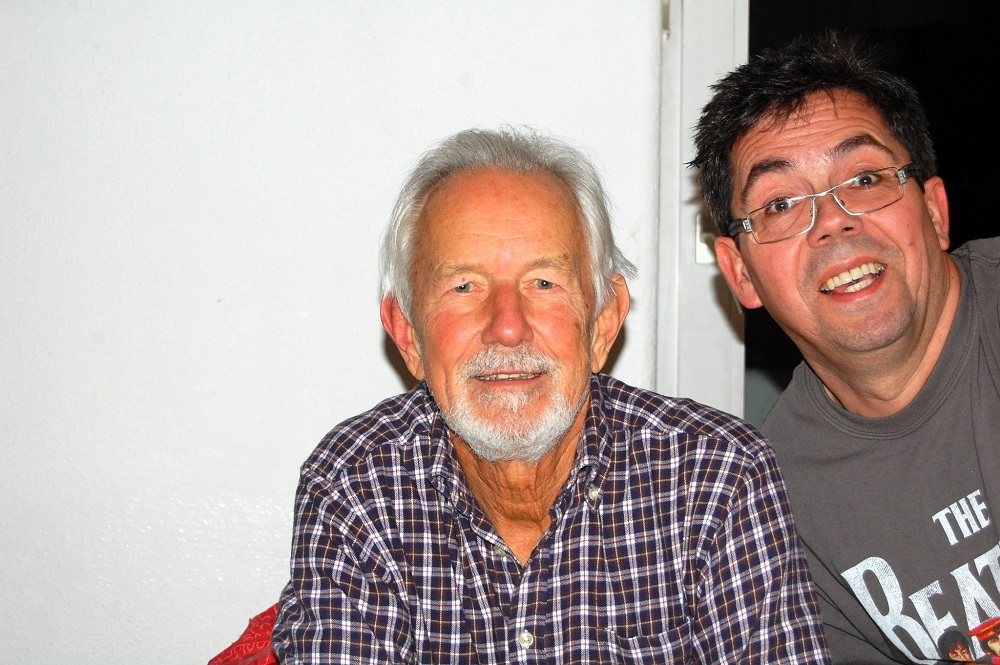 Foto: Ralf Grote (r.) beim Hausbesuch bei Peter Kaschel im Jahr 2015