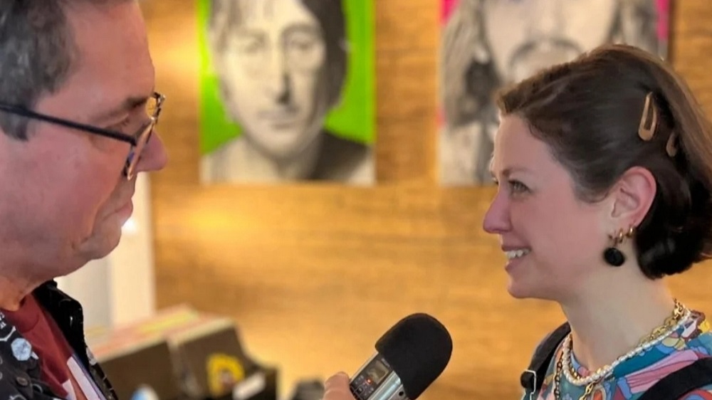 Foto: u.a. sprach Ralf Grote an diesem Abend mit der Künstlerin Josi