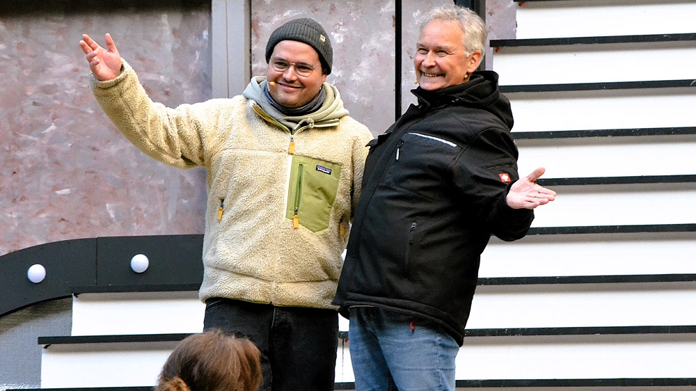 Foto: Bei der Probe noch in "zivil"... die Darsteller von Peter Schlönzke (l.) und Heinz Wäscher