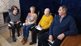 Foto: Im Gespräch: (v.l.) Lieselotte Bergenthal, Christel Runte, Johann Hermann, Arthur Ensenbach