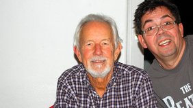 Foto: Ralf Grote beim Hausbesuch bei Peter Kaschel im Jahr 2015