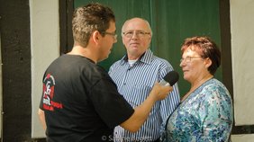 Am Rande eines der Rock-Pop-Festivals der Heessener Freunde am Brokhof: (v.l.) Ralf Grote, Hans Gleiss und Monika Böhm Foto: Am Rande eines der Rock-Pop-Festivals der Heessener Freunde am Brokhof: (v.l.) Ralf Grote, Hans Gleiss und Monika Böhm
