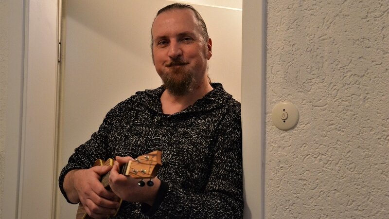 Foto: Ole Arntz und seine Ukulele öffnen die Tür für Ralf Grote