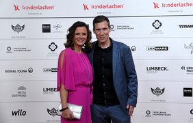 Foto: DFB-Sportdirektor Hannes Wolf mit Ehefrau