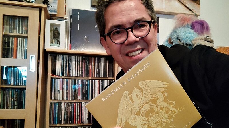 Ralf Grote mit Queens "Bohemian Rhapsody"... der Song war am 5. Februar 2012 die erste Nummer 1 unserer Charts. Foto: Ralf Grote mit Queens "Bohemian Rhapsody"... der Song war am 5. Februar 2012 die erste Nummer 1 unserer Charts.
