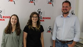 Foto: (v.l.) Alina Kroll, Larissa Reckels und Peter Scholz