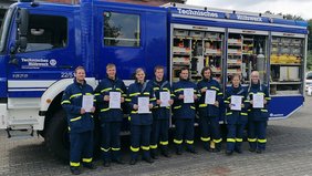 Foto: Stolz auf ihre bestandene Grundausbildungsprüfung (v.l.): Jens Tröster, Sebastian Leopoldt, Julian Kalthegener, Michael Reichelt, Alexander Pippel, Laura Gurtsching, Ole Meiwes und Lena Haugwitz (Foto: THW Hamm)